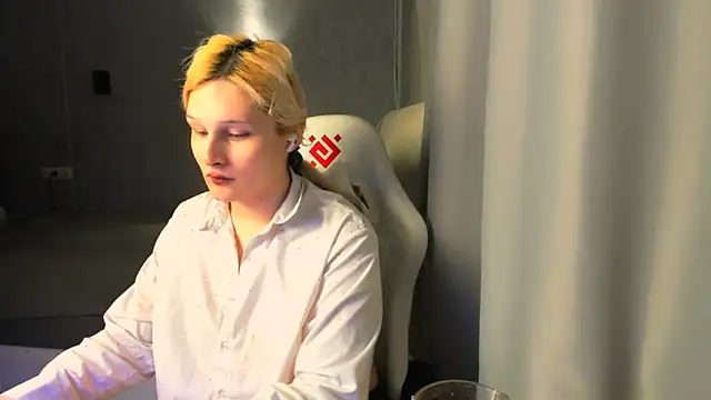 Snapshot of Kleo_Godde chatting on 11-19-25, 07:25 Kleo Godde online show from 11-19-25, 07:25