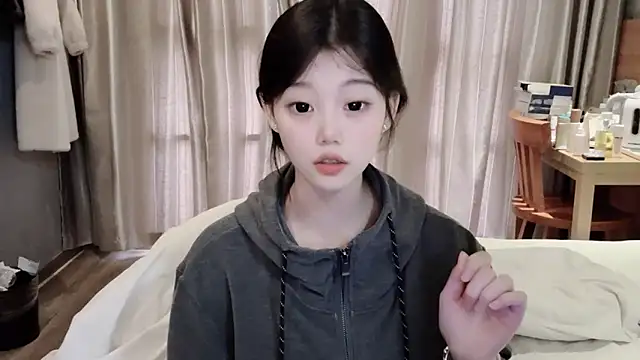 Snapshot of yangyang-1115 chatting on 02-20-25, 07:23 yangyang-1115 online show from 02-20-25, 07:23