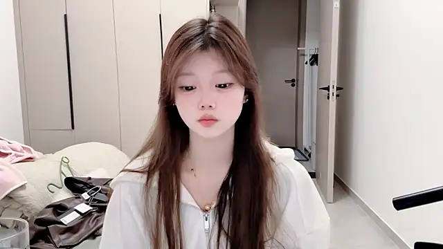 Snapshot of yangyang-1115 chatting on 10-04-25, 04:43 yangyang-1115 online show from 10-04-25, 04:43