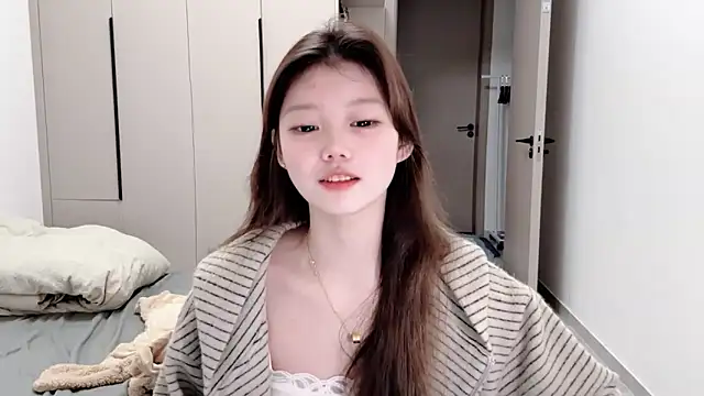 Snapshot of yangyang-1115 chatting on 10-17-25, 05:10 yangyang-1115 online show from 10-17-25, 05:10