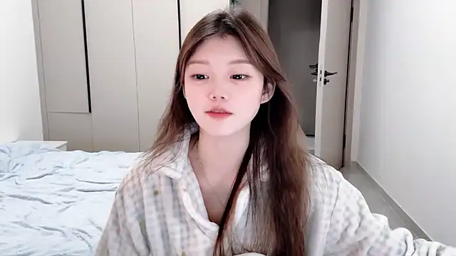 Snapshot of yangyang-1115 chatting on 10-21-25, 04:57 yangyang-1115 online show from 10-21-25, 04:57