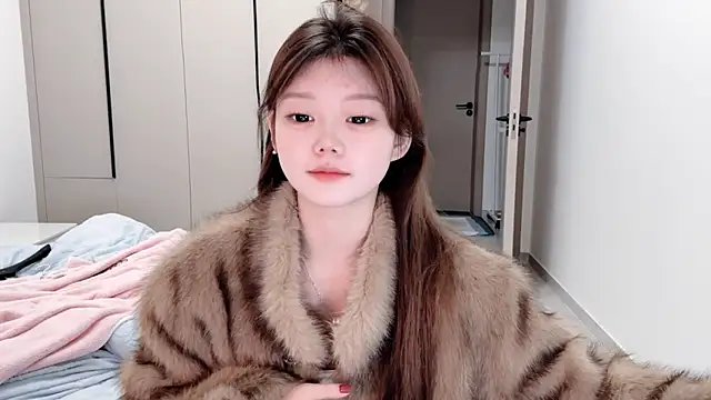 Snapshot of yangyang-1115 chatting on 10-25-25, 05:26 yangyang-1115 online show from 10-25-25, 05:26