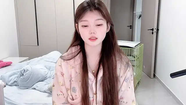 Snapshot of yangyang-1115 chatting on 10-31-25, 05:52 yangyang-1115 online show from 10-31-25, 05:52