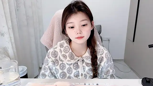 Snapshot of yangyang-1115 chatting on 11-13-25, 05:39 yangyang-1115 online show from 11-13-25, 05:39