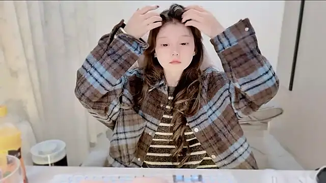 Snapshot of yangyang-1115 chatting on 11-15-25, 04:54 yangyang-1115 online show from 11-15-25, 04:54