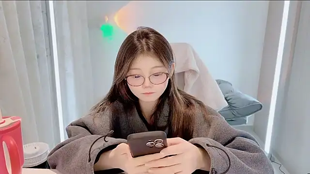 Snapshot of yangyang-1115 chatting on 11-28-25, 03:58 yangyang-1115 online show from 11-28-25, 03:58