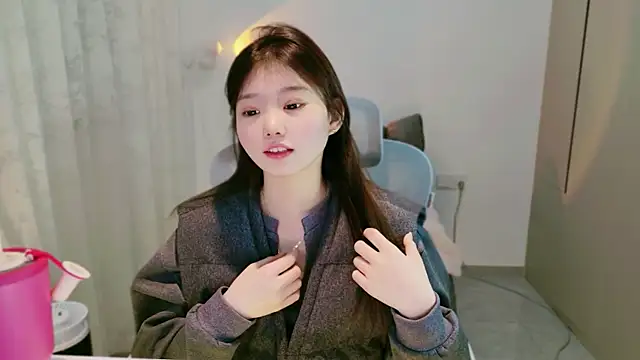 Snapshot of yangyang-1115 chatting on 12-02-25, 04:18 yangyang-1115 online show from 12-02-25, 04:18