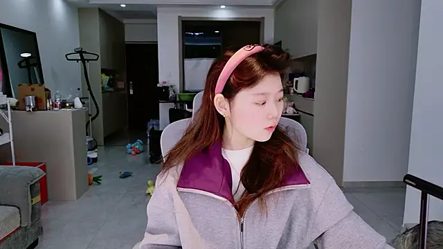 Snapshot of yangyang-1115 chatting on 12-14-25, 05:35 yangyang-1115 online show from 12-14-25, 05:35