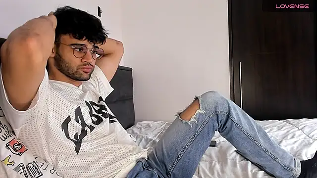 andrewChris  online show from 12-31-24, 07:07