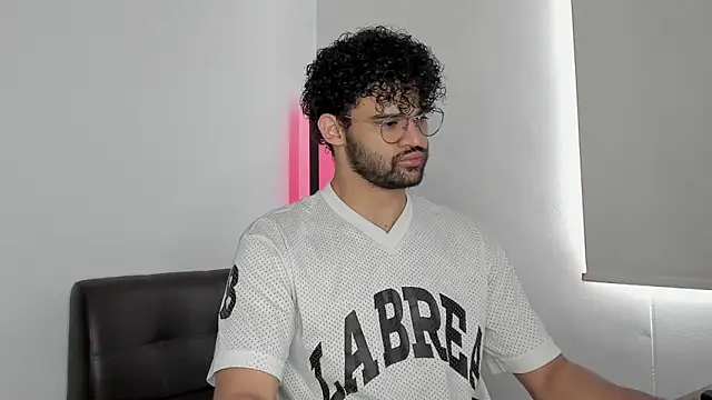 andrewChris  online show from 09-12-25, 01:11