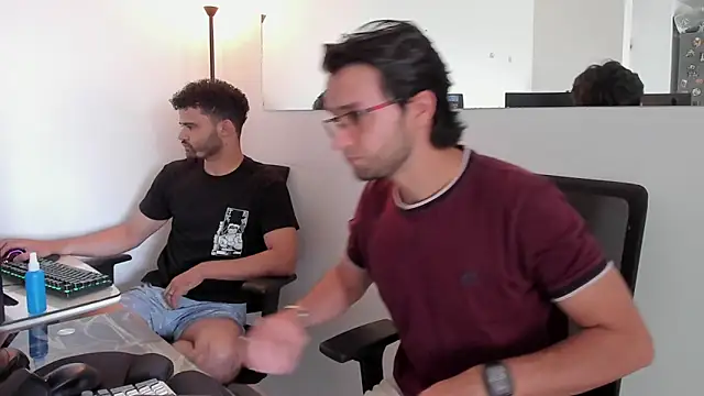 andrewChris  online show from 09-26-25, 04:55