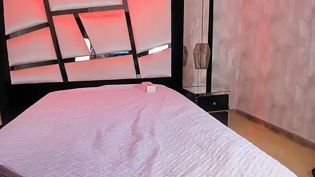 AriannaRussell  online show from 09-22-25, 04:09