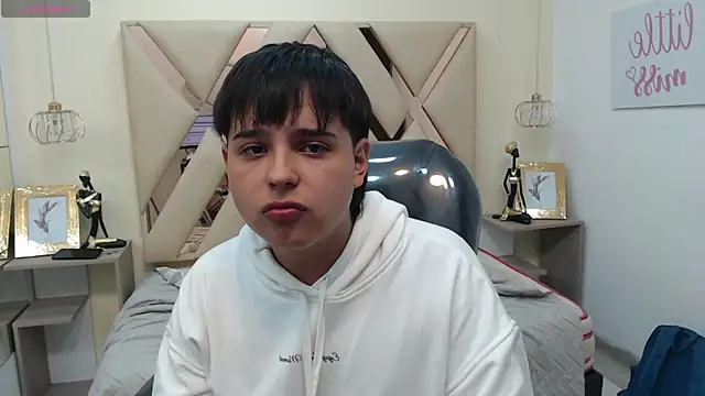 Snapshot of AndrewPherson chatting on 01-13-25, 02:11 AndrewPherson online show from 01-13-25, 02:11