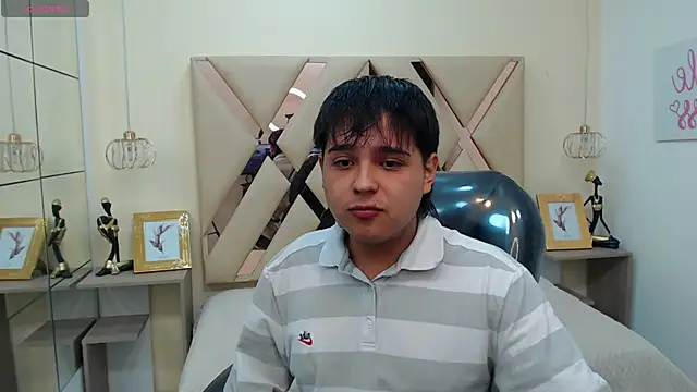 Snapshot of AndrewPherson chatting on 01-24-25, 01:03 AndrewPherson online show from 01-24-25, 01:03