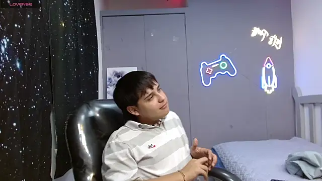 Snapshot of AndrewPherson chatting on 01-27-25, 11:00 AndrewPherson online show from 01-27-25, 11:00