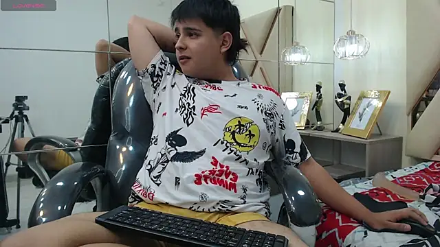 Snapshot of AndrewPherson chatting on 01-29-25, 03:58 AndrewPherson online show from 01-29-25, 03:58