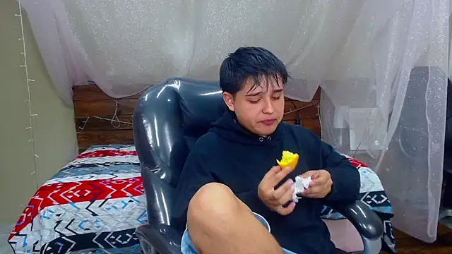 Snapshot of AndrewPherson chatting on 02-08-25, 12:28 AndrewPherson online show from 02-08-25, 12:28