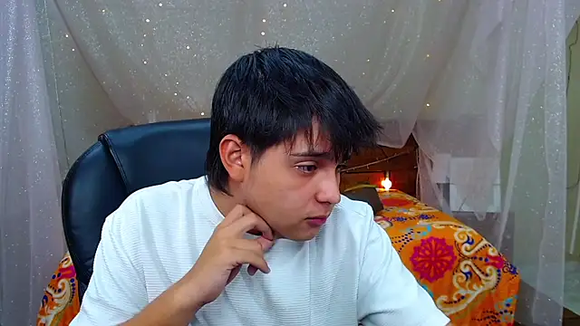 Snapshot of AndrewPherson chatting on 02-25-25, 12:34 AndrewPherson online show from 02-25-25, 12:34