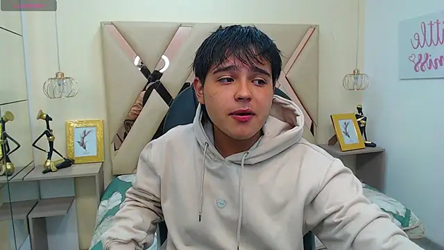 Snapshot of AndrewPherson chatting on 02-27-25, 12:13 AndrewPherson online show from 02-27-25, 12:13