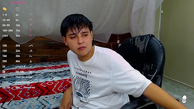 Snapshot of AndrewPherson chatting on 03-22-25, 12:25 AndrewPherson online show from 03-22-25, 12:25