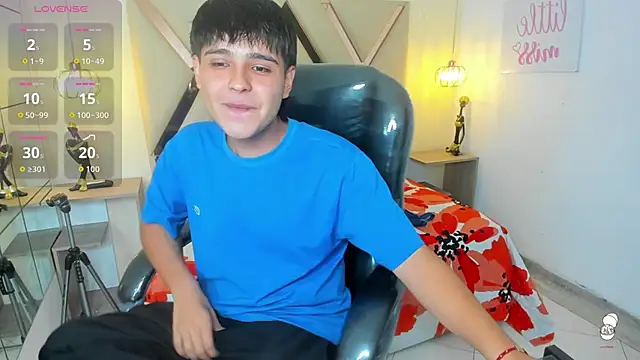 Snapshot of AndrewPherson chatting on 09-21-25, 12:40 AndrewPherson online show from 09-21-25, 12:40