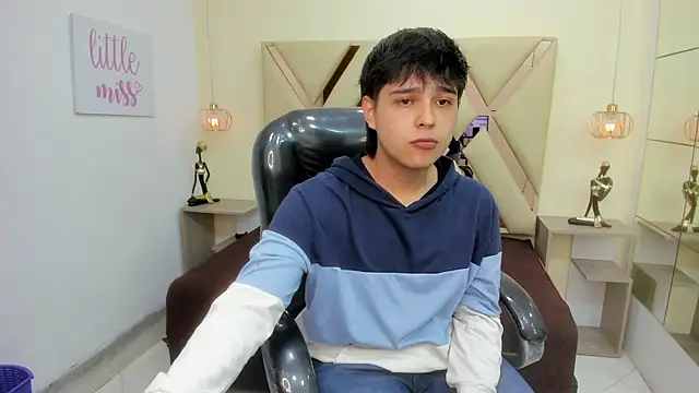 Snapshot of AndrewPherson chatting on 04-14-26, 12:22 AndrewPherson online show from 04-14-26, 12:22