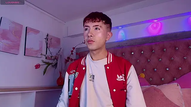 Noah Xitruxx online show from 11-12-25, 01:11