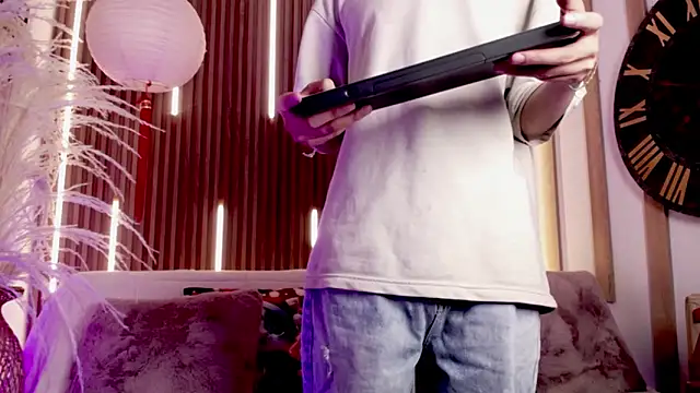 Noah Xitruxx online show from 12-20-25, 12:45