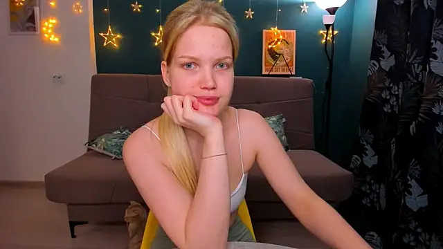 Xloe Queen online show from 02-09-25, 03:23