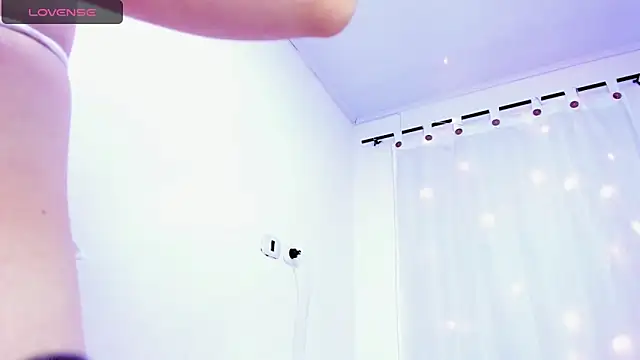 Aria uwu online show from 02-04-25, 06:04