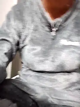 Snapshot of shalini_fire chatting on 11-17-25, 10:43 shalini fire online show from 11-17-25, 10:43