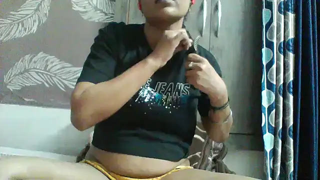 Snapshot of shalini_fire chatting on 05-11-26, 08:28 shalini fire online show from 05-11-26, 08:28