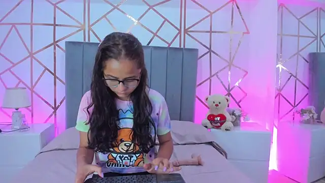 Snapshot of Giselle_Roldan chatting on 01-24-25, 03:02 Giselle Roldan online show from 01-24-25, 03:02