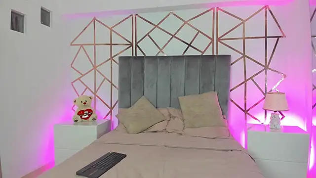 Snapshot of Giselle_Roldan chatting on 03-05-25, 12:00 Giselle Roldan online show from 03-05-25, 12:00