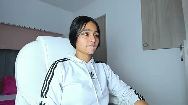 Snapshot of Giselle_Roldan chatting on 09-13-25, 04:01 Giselle Roldan online show from 09-13-25, 04:01