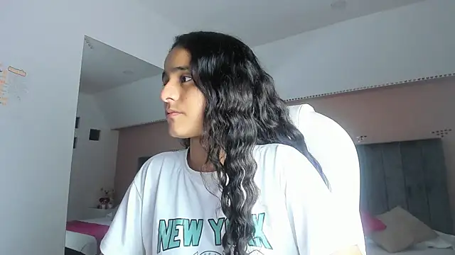 Snapshot of Giselle_Roldan chatting on 09-26-25, 04:05 Giselle Roldan online show from 09-26-25, 04:05