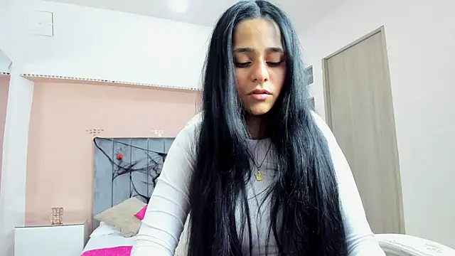 Snapshot of Giselle_Roldan chatting on 10-03-25, 03:58 Giselle Roldan online show from 10-03-25, 03:58