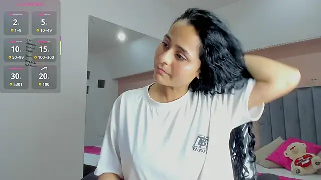 Snapshot of Giselle_Roldan chatting on 11-15-25, 08:05 Giselle Roldan online show from 11-15-25, 08:05