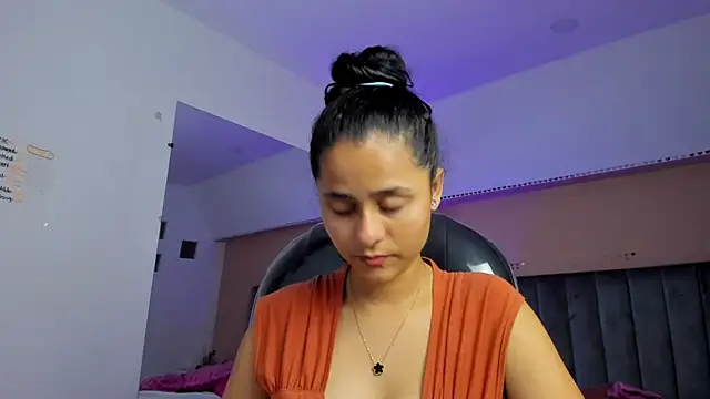 Giselle Roldan online show from 04-01-26, 01:41