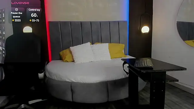 Snapshot of bella_gibson chatting on 03-09-25, 11:58 bella gibson online show from 03-09-25, 11:58