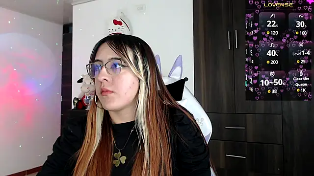 SarahXRusso online show from 12-18-24, 03:04