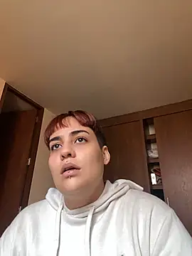 Snapshot of name_less_lulu chatting on 05-31-26, 02:35 name less lulu online show from 05-31-26, 02:35