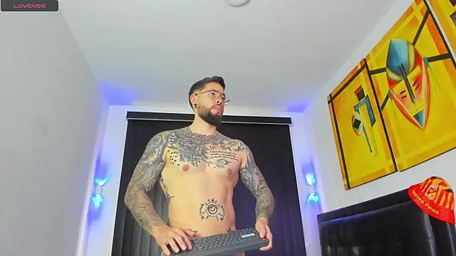 Snapshot of connor_santtos chatting on 03-18-25, 02:37 connor santtos online show from 03-18-25, 02:37