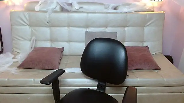 Snapshot of nato_evans chatting on 10-19-25, 12:33 nato evans online show from 10-19-25, 12:33