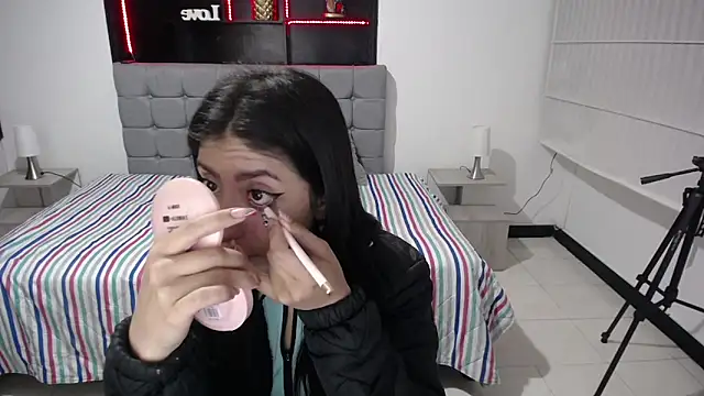 Angela Diaz  online show from 12-11-24, 11:30