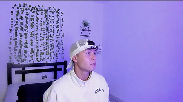 Snapshot of crushnier chatting on 12-08-24, 08:36 crushnier online show from 12-08-24, 08:36