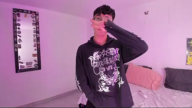 Snapshot of crushnier chatting on 12-15-24, 08:25 crushnier online show from 12-15-24, 08:25