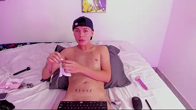 Snapshot of crushnier chatting on 01-14-25, 10:23 crushnier online show from 01-14-25, 10:23