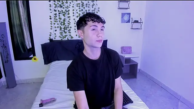 Snapshot of crushnier chatting on 01-21-25, 05:20 crushnier online show from 01-21-25, 05:20