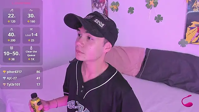 Snapshot of crushnier chatting on 03-21-25, 06:18 crushnier online show from 03-21-25, 06:18